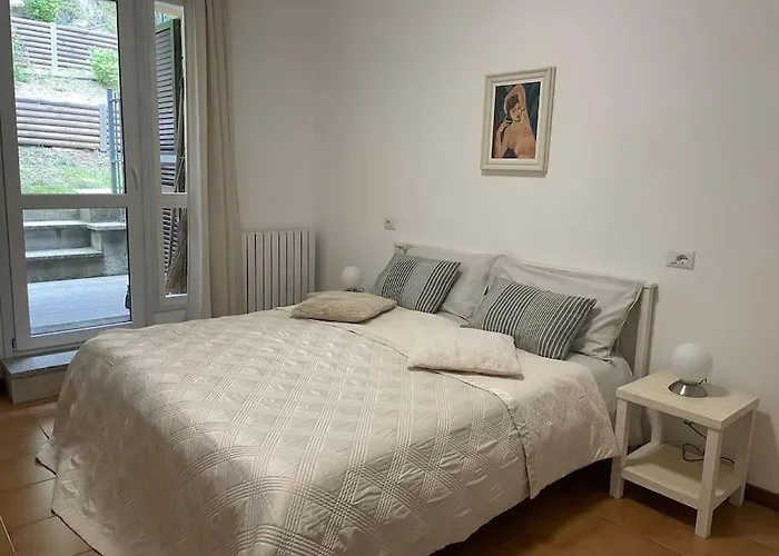 Casa Ambra, 50m Vom Comer See, 2 Private Parkplaetze Дом отдыха
