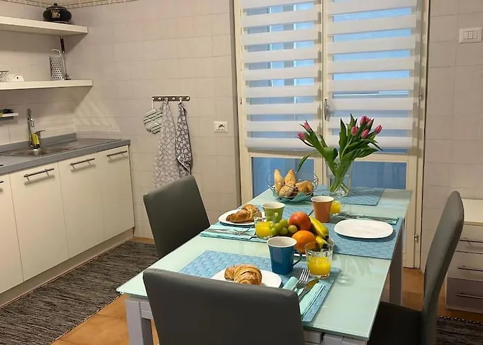 Дом отдыха Casa Ambra, 50m Vom Comer See, 2 Private Parkplaetze Тремеццо