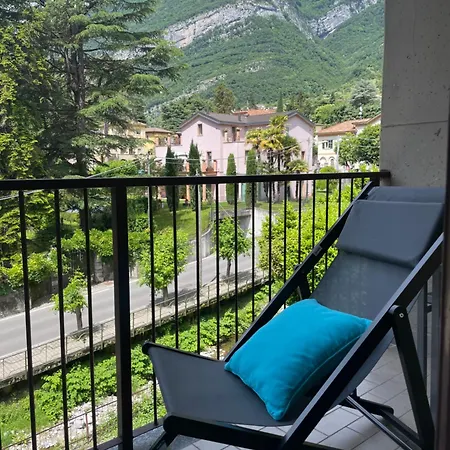 Casa Ambra, 50m Vom Comer See, 2 Private Parkplaetze Nyaraló *