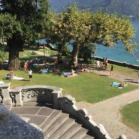 Nyaraló Casa Ambra, 50m Vom Comer See, 2 Private Parkplaetze Tremezzo