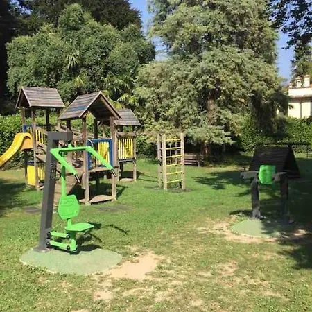 Casa Ambra, 50m Vom Comer See, 2 Private Parkplaetze Nyaraló *